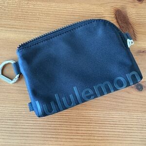 Lululemon clippable card pouch